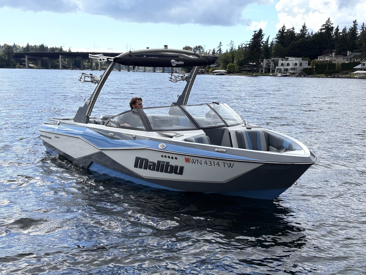 2024 Malibu 22 LSV