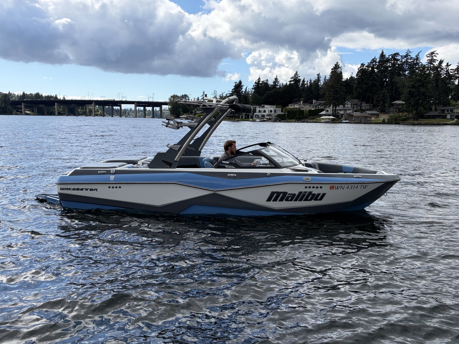 2024 Malibu 22 LSV