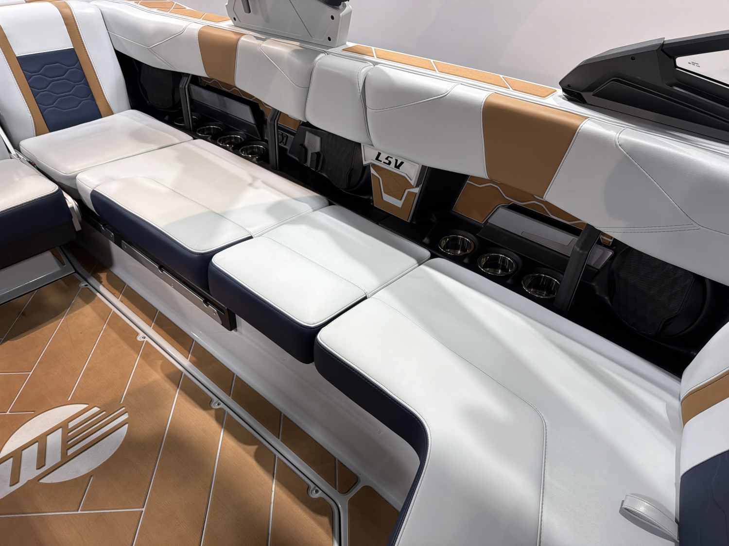 2025 Malibu 23 LSV