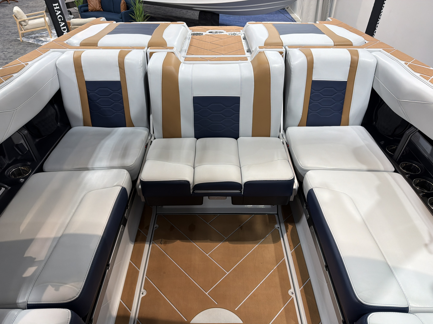 2025 Malibu 23 LSV