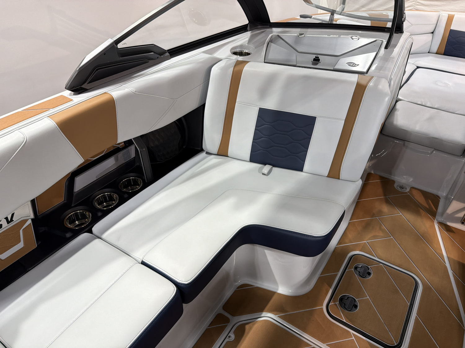 2025 Malibu 23 LSV