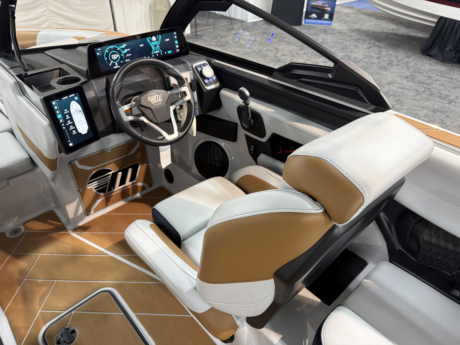 2025 Malibu 23 LSV