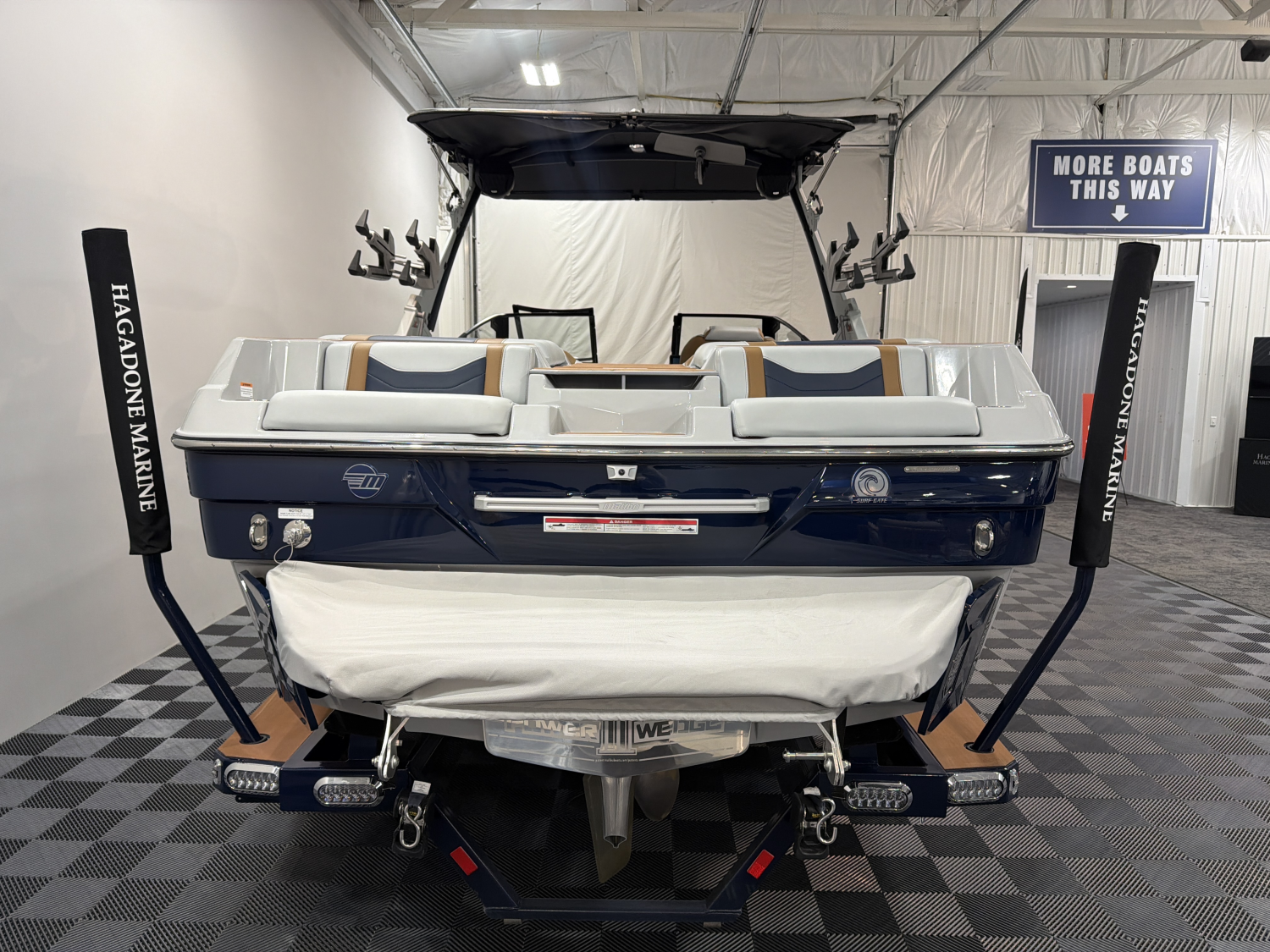 2025 Malibu 23 LSV