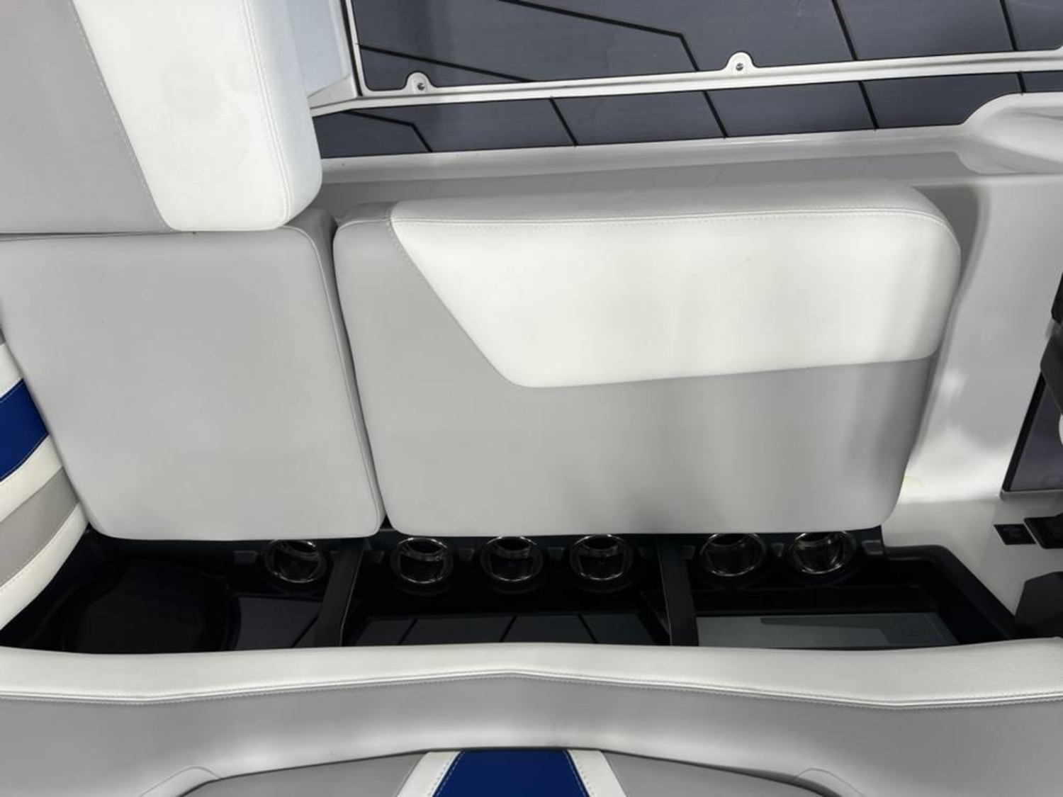 2026 Malibu 21 LX