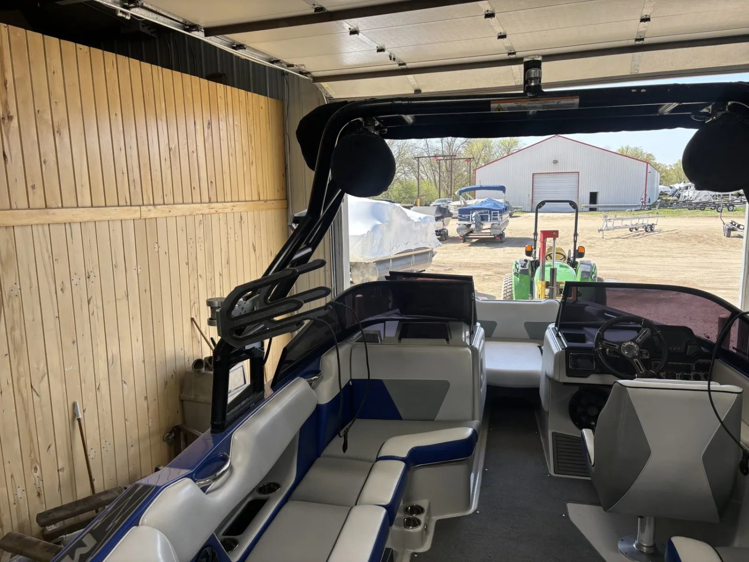 2016 MOOMBA HELIX