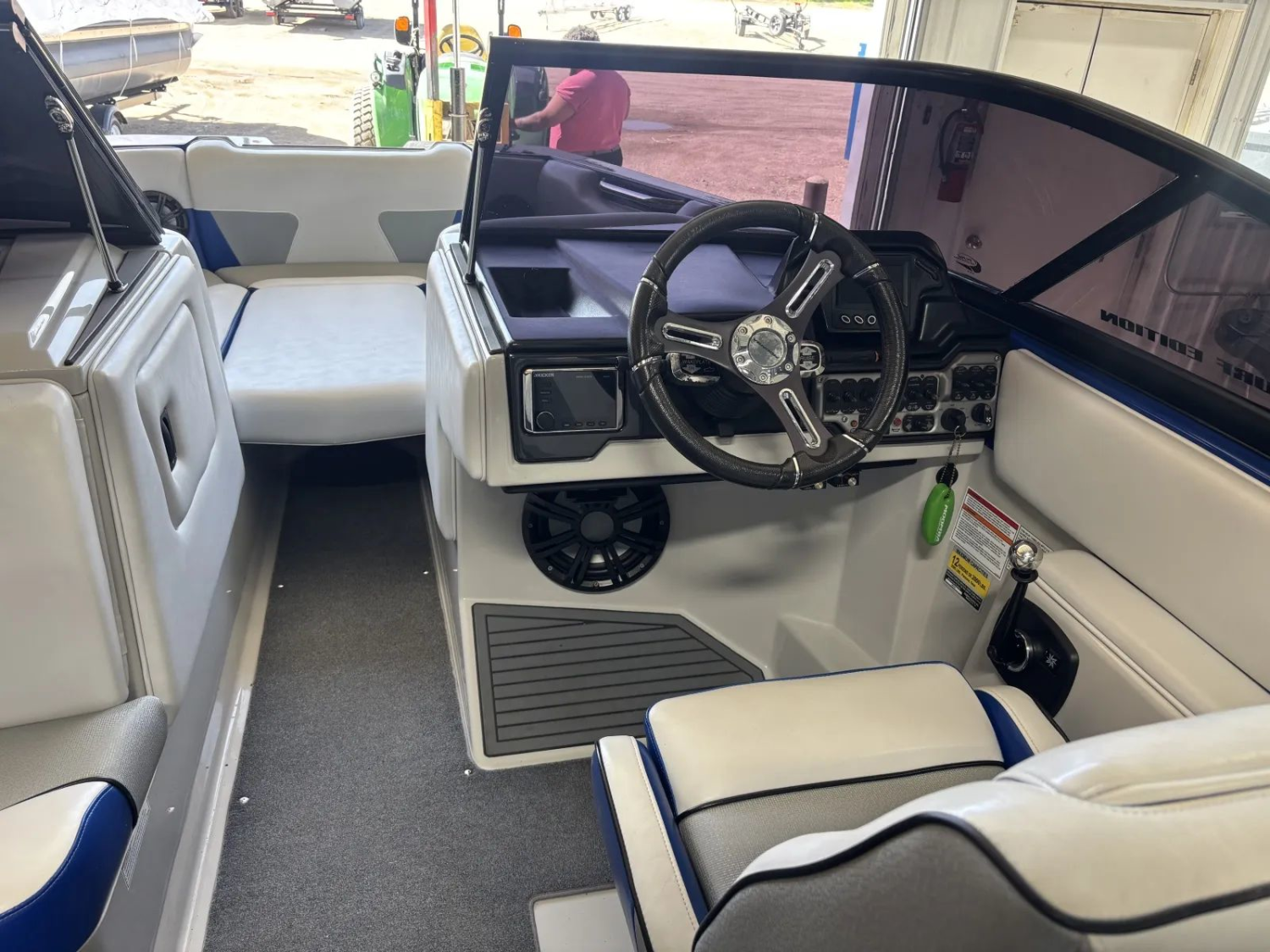 2016 MOOMBA HELIX