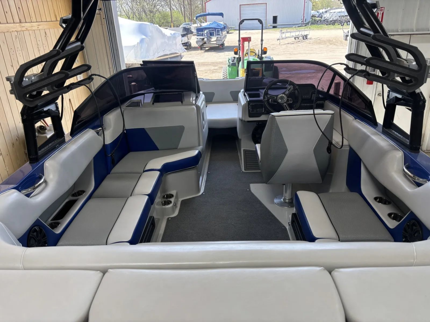 2016 MOOMBA HELIX