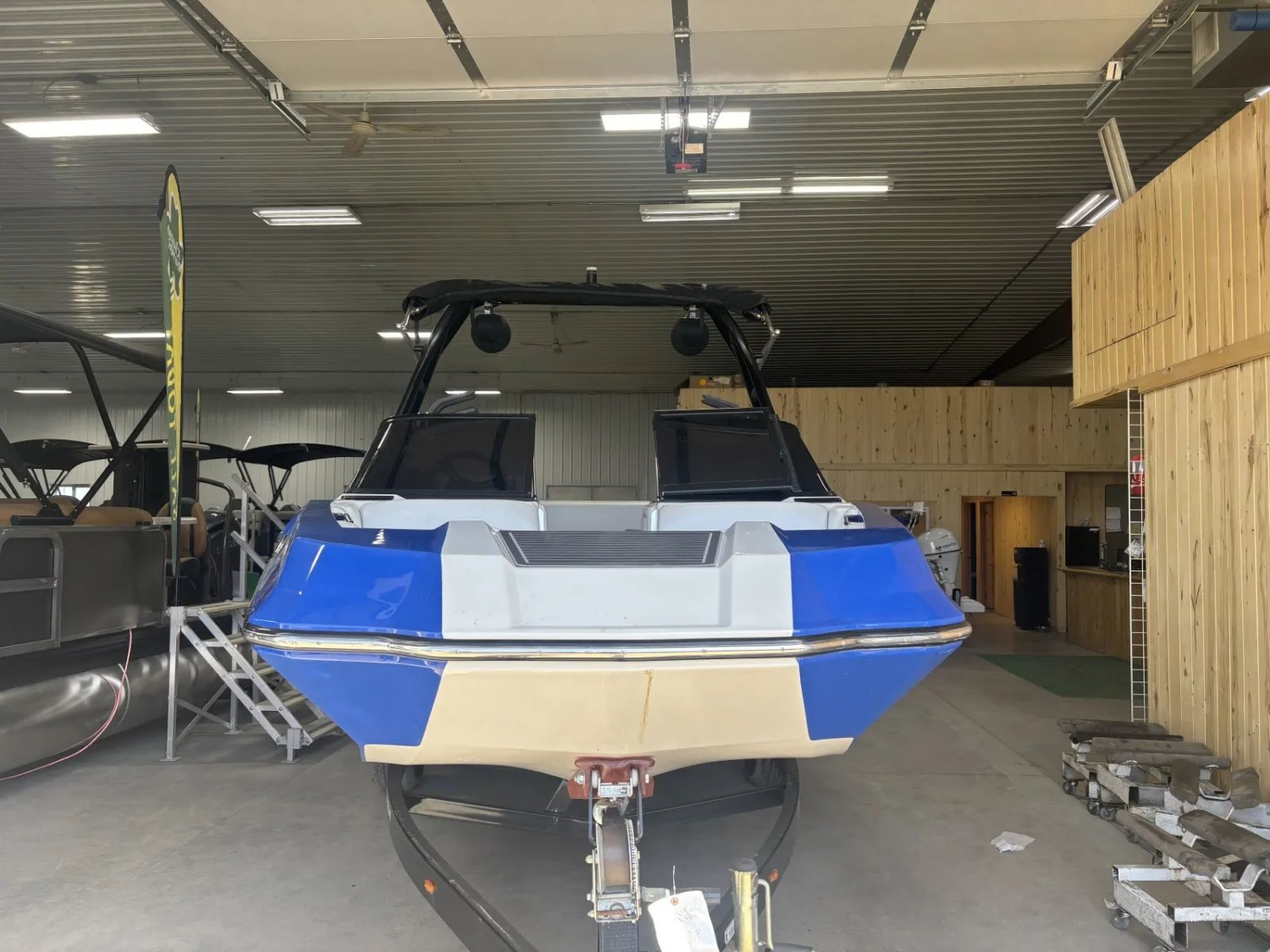 2016 MOOMBA HELIX