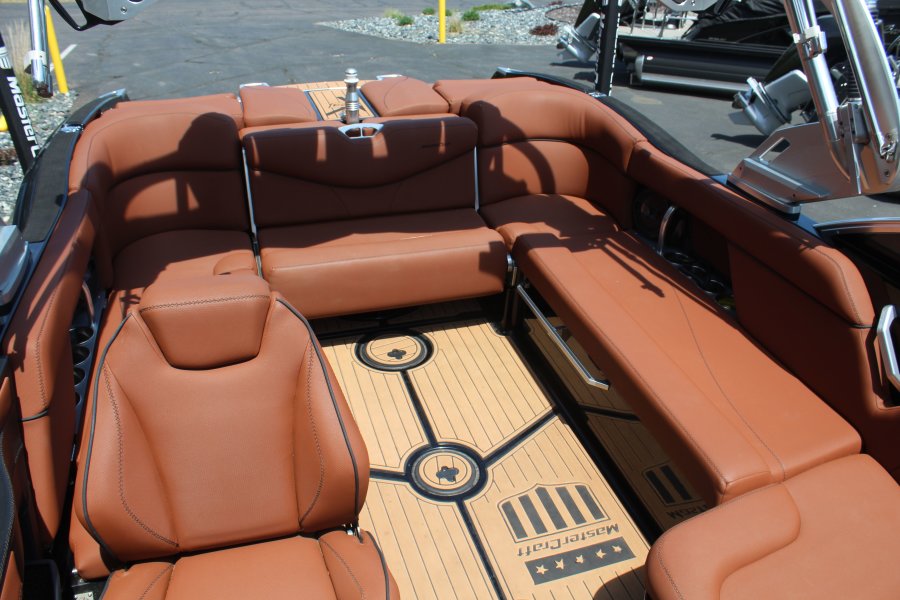 2018-mastercraft-x23-131756-image13