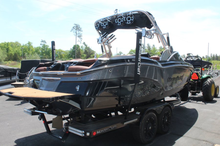 2018-mastercraft-x23-131756-image5