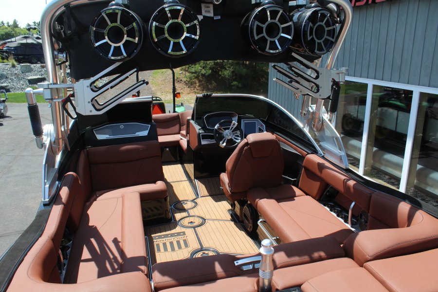 2018-mastercraft-x23-131756-image6
