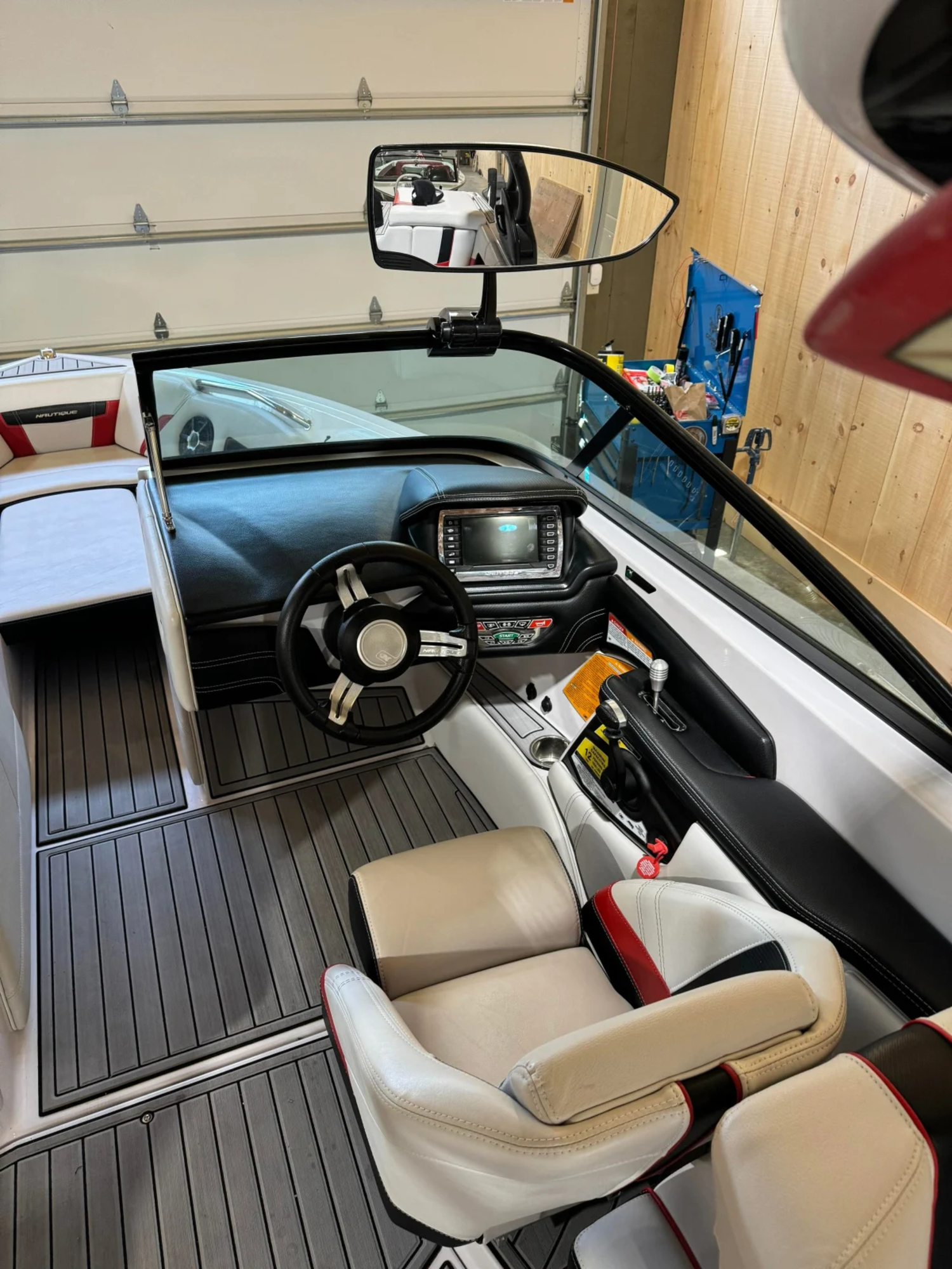 2014 Nautique 210