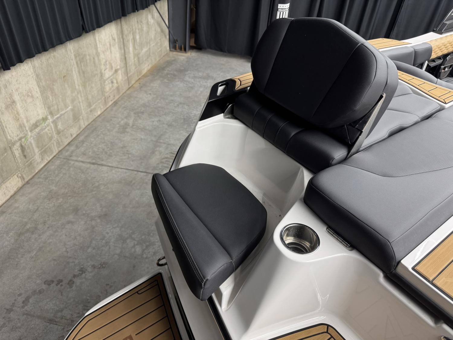 2022 MasterCraft XT23
