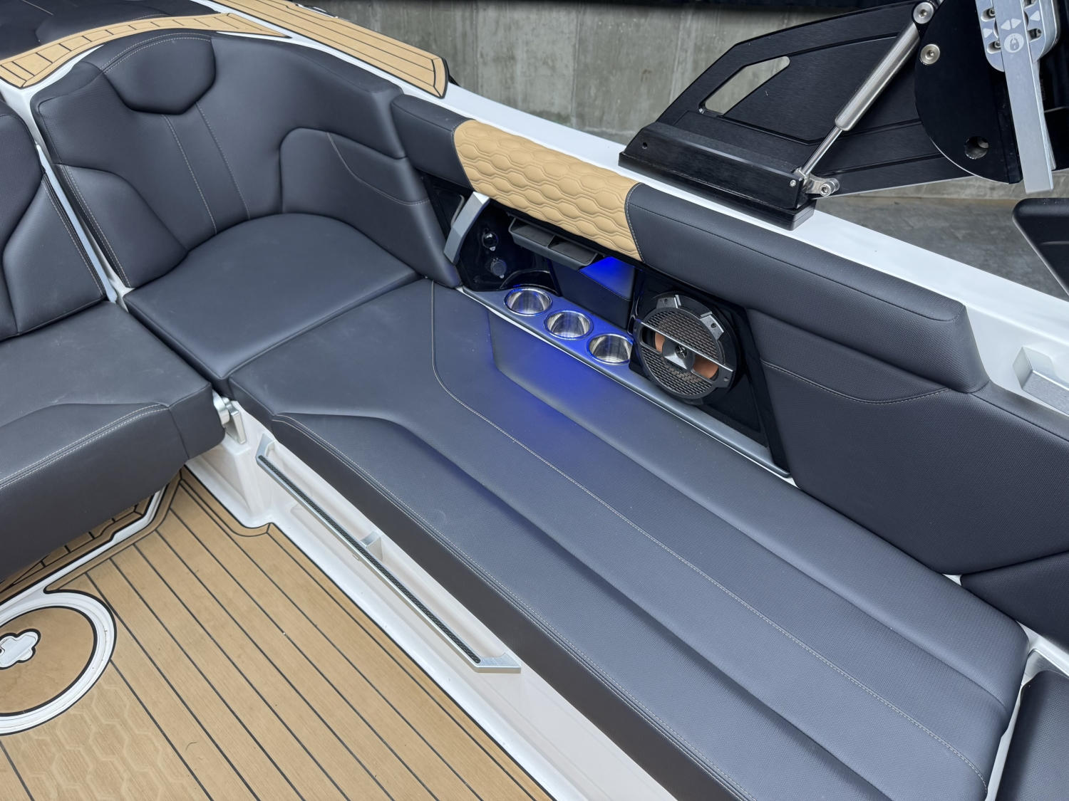 2022 MasterCraft XT23