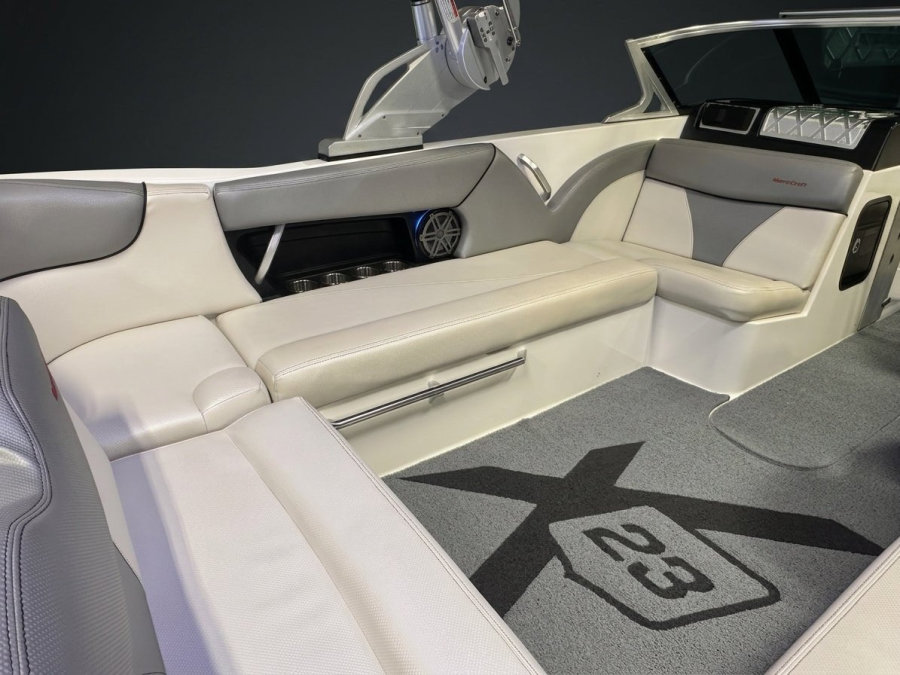 2016-mastercraft-x23-131737-image11