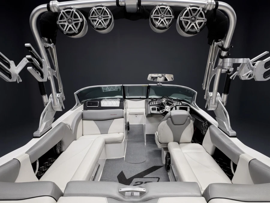2016-mastercraft-x23-131737-image6