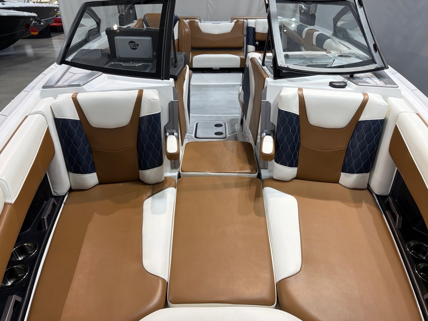 2023 Malibu M220