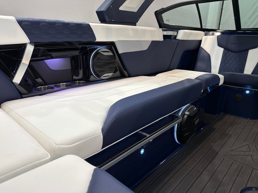 2026-mastercraft-xt24-136908-image14