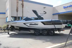 2022-malibu-wakesetter-24-mxz-136914-image4.webp