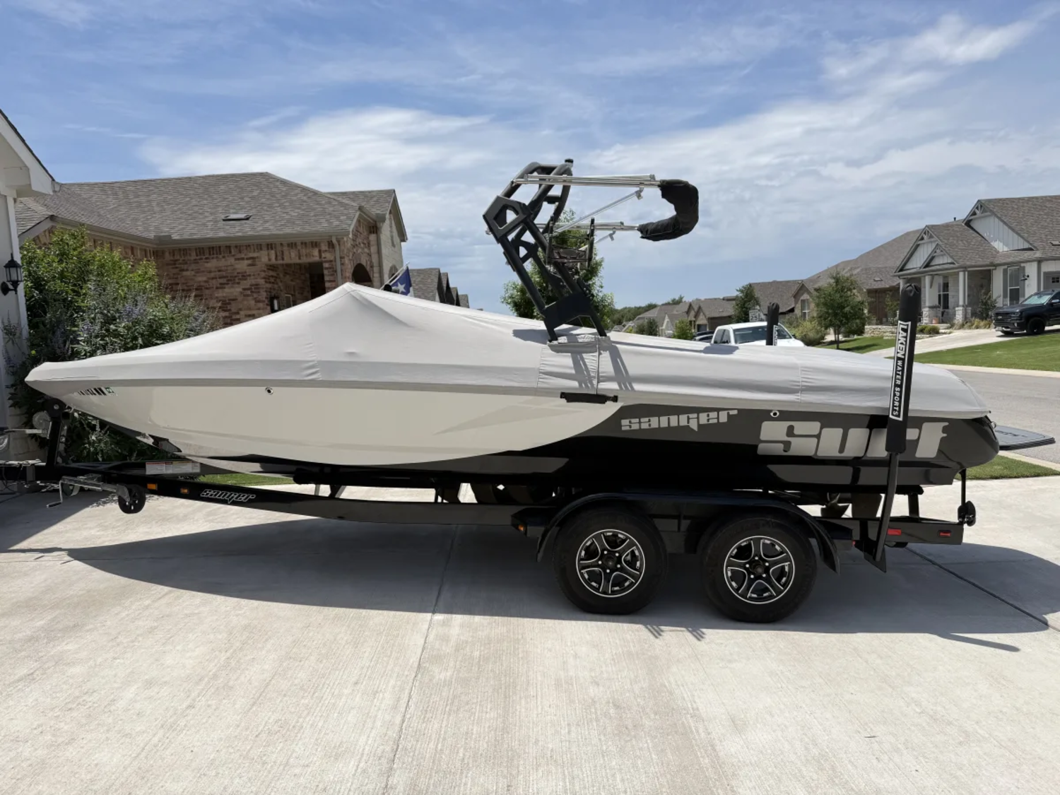 2022 Sanger V215 Surf Boat