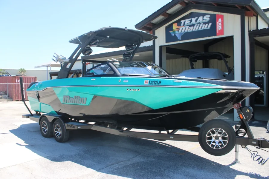 2020-malibu-wakesetter-25-lsv-136916-image1.webp