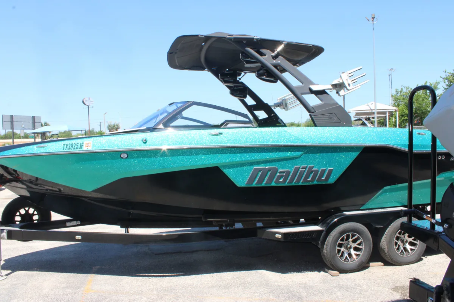 2020 Malibu 25 LSV
