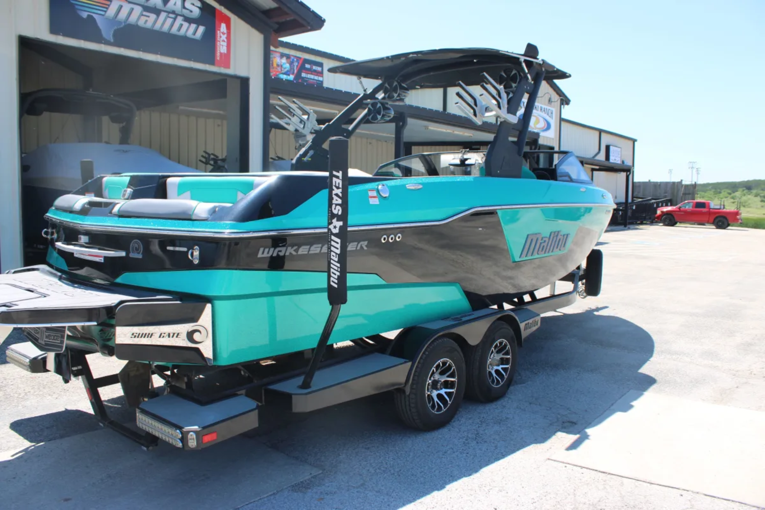 2020 Malibu 25 LSV