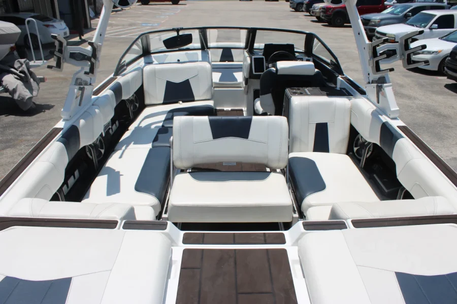 2021-malibu-wakesetter-24-mxz-136922-image10.webp