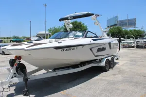 2021-malibu-wakesetter-24-mxz-136922-image3.webp