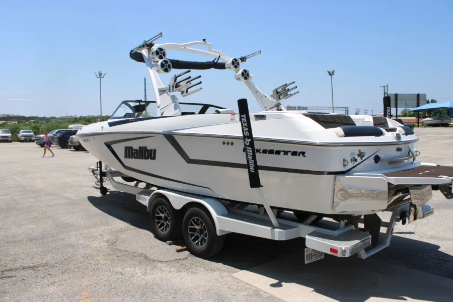2021-malibu-wakesetter-24-mxz-136922-image5.webp
