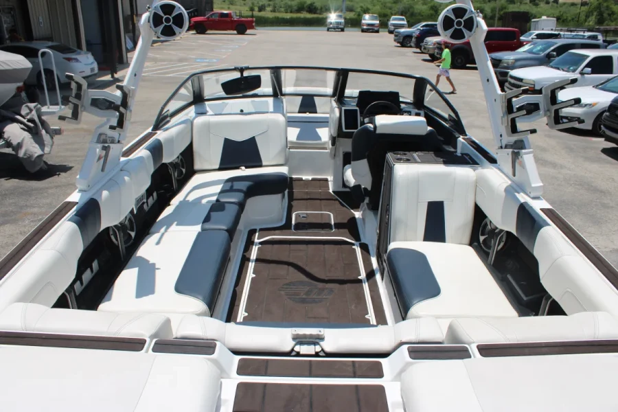 2021-malibu-wakesetter-24-mxz-136922-image8.webp