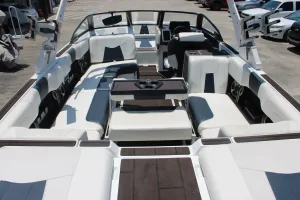 2021-malibu-wakesetter-24-mxz-136922-image9.webp