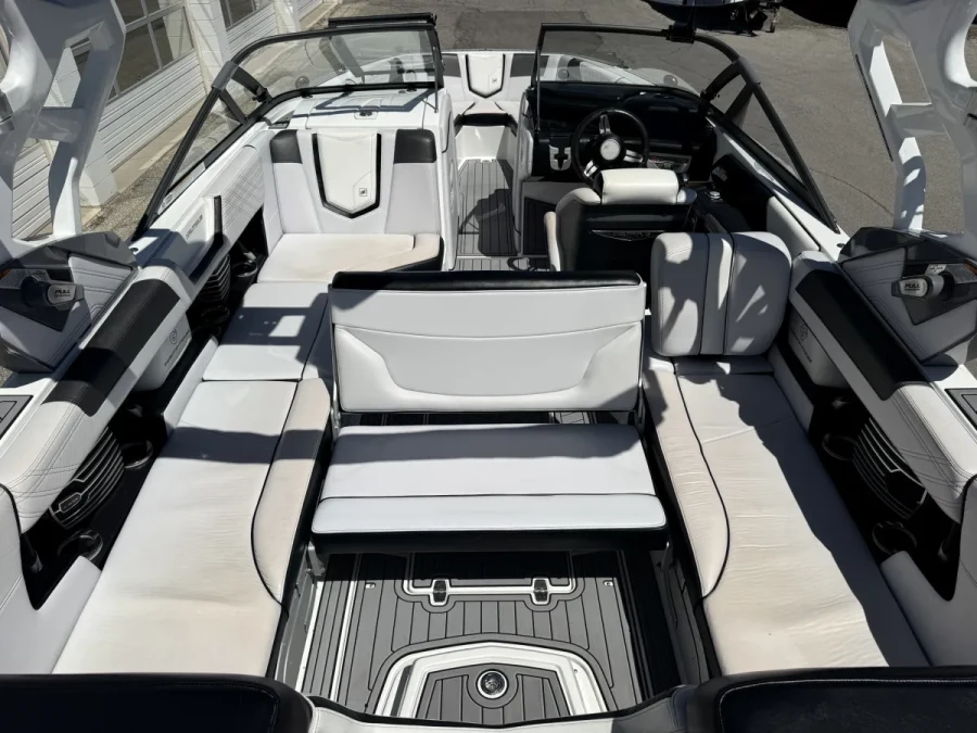 2017-nautique-g23-136923-image13.webp