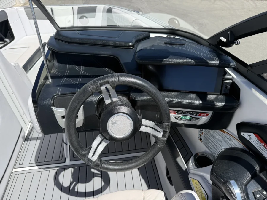 2017-nautique-g23-136923-image14.webp