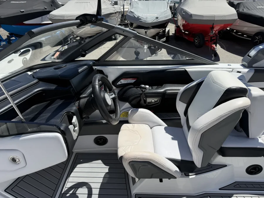 2017-nautique-g23-136923-image15.webp