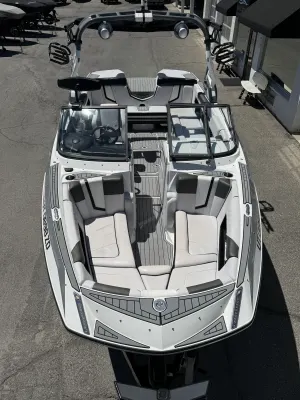 2017-nautique-g23-136923-image6.webp