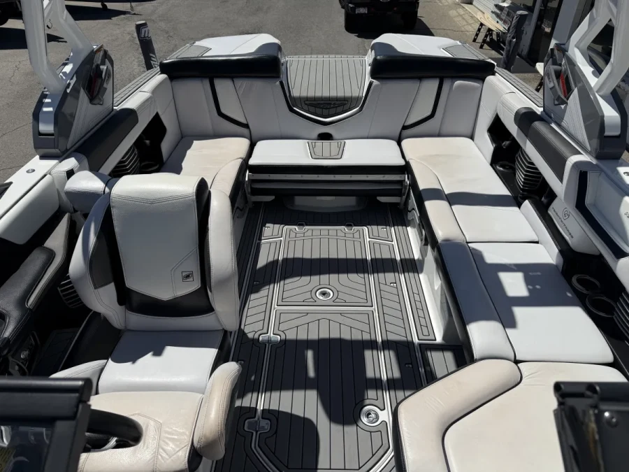 2017-nautique-g23-136923-image7.webp