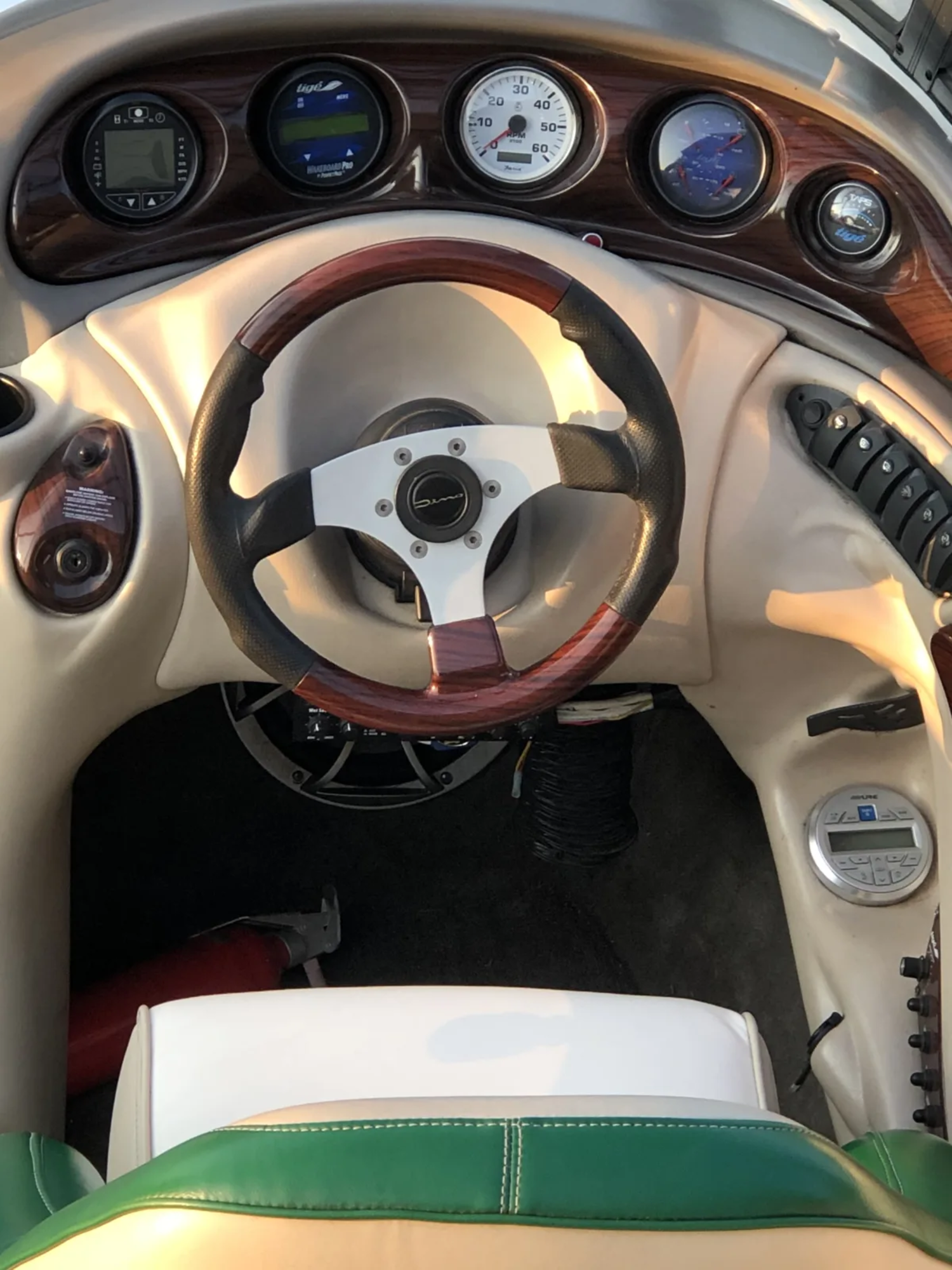 2001 Tige Boats 2100