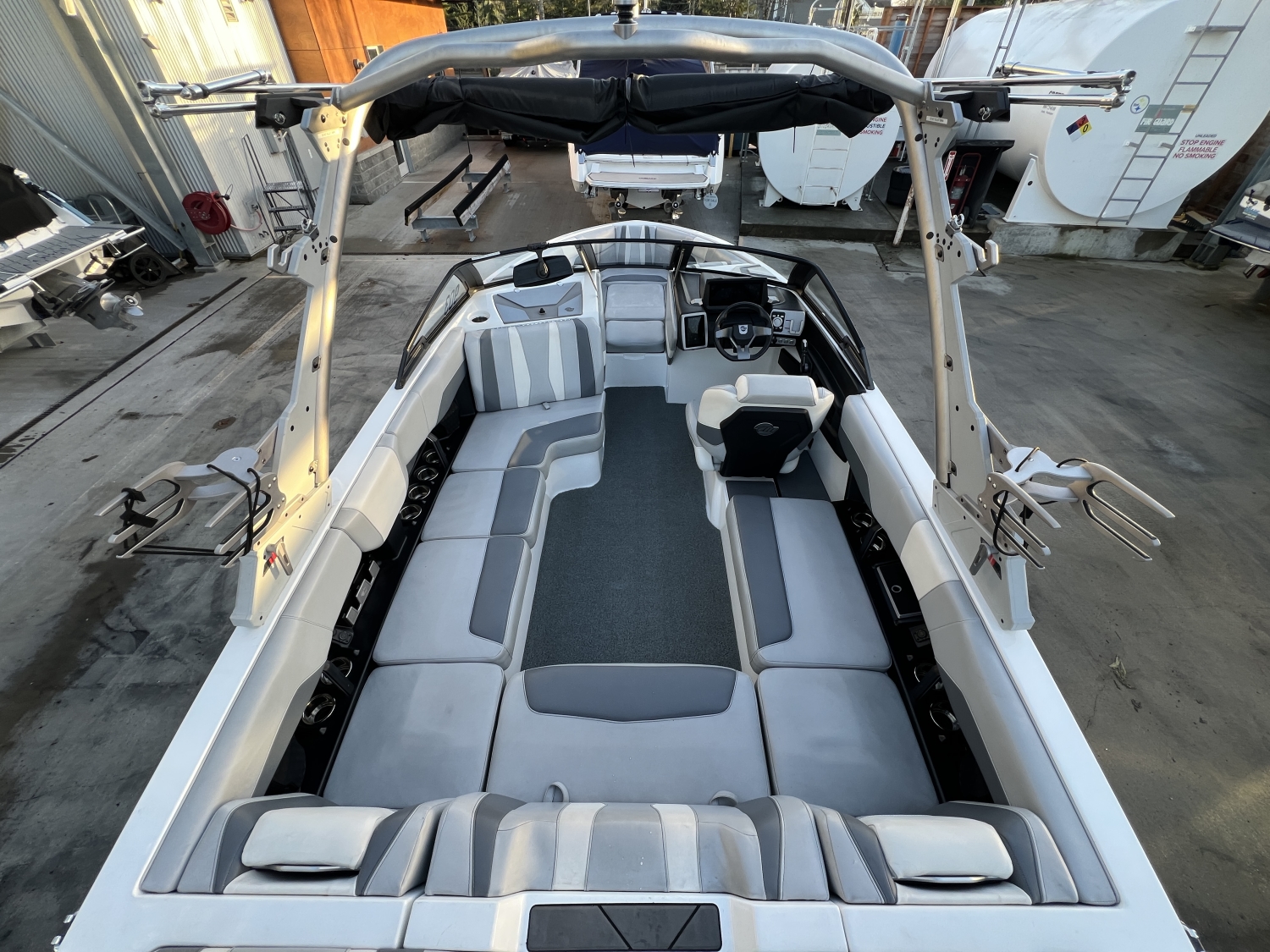 2023 Malibu 22 LSV