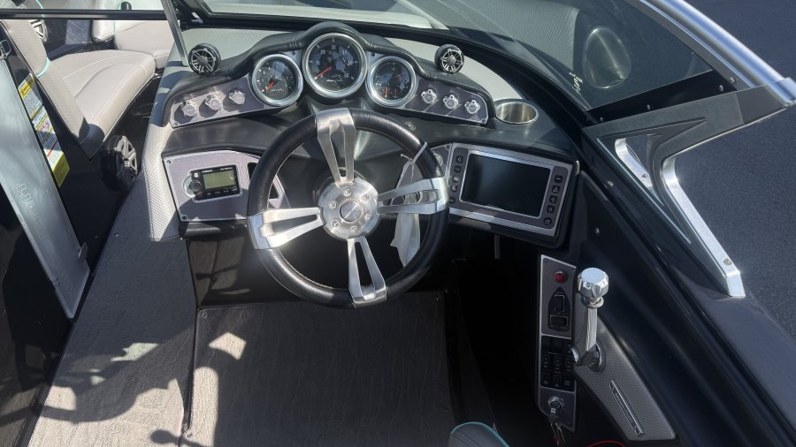 2017-mastercraft-xt23-136949-image11
