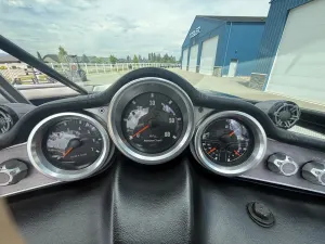 2017-mastercraft-xt23-136949-image12