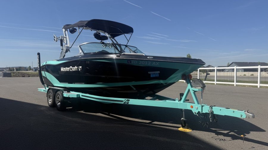 2017-mastercraft-xt23-136949-image16