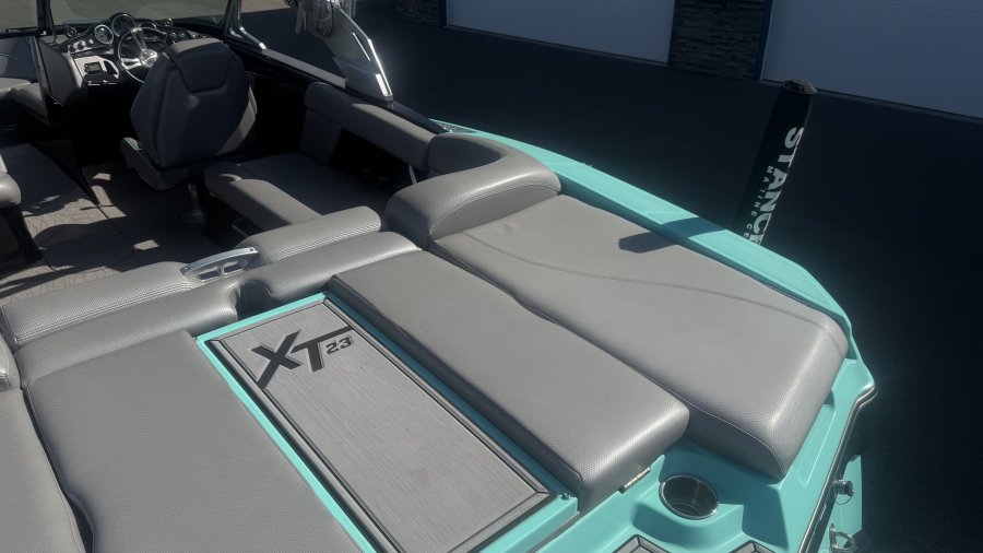 2017-mastercraft-xt23-136949-image18