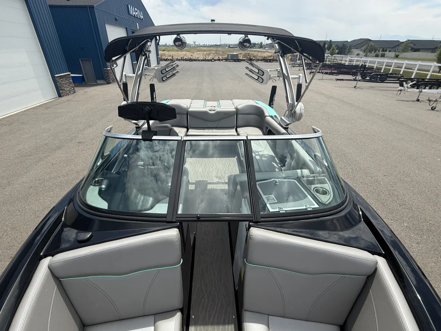 2017-mastercraft-xt23-136949-image18