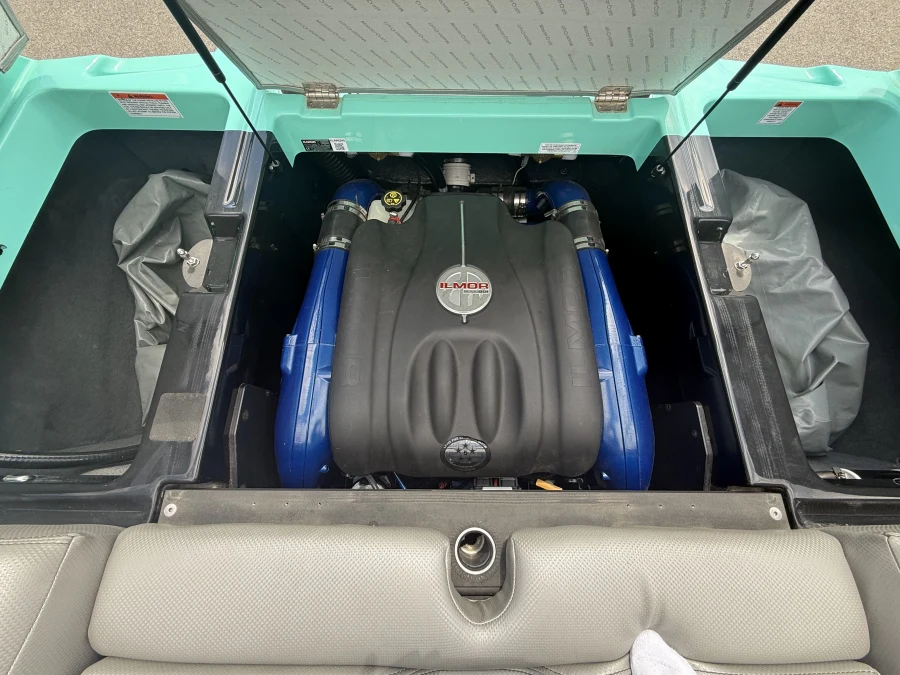 2017-mastercraft-xt23-136949-image19