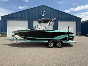 2017-mastercraft-xt23-136949-image1