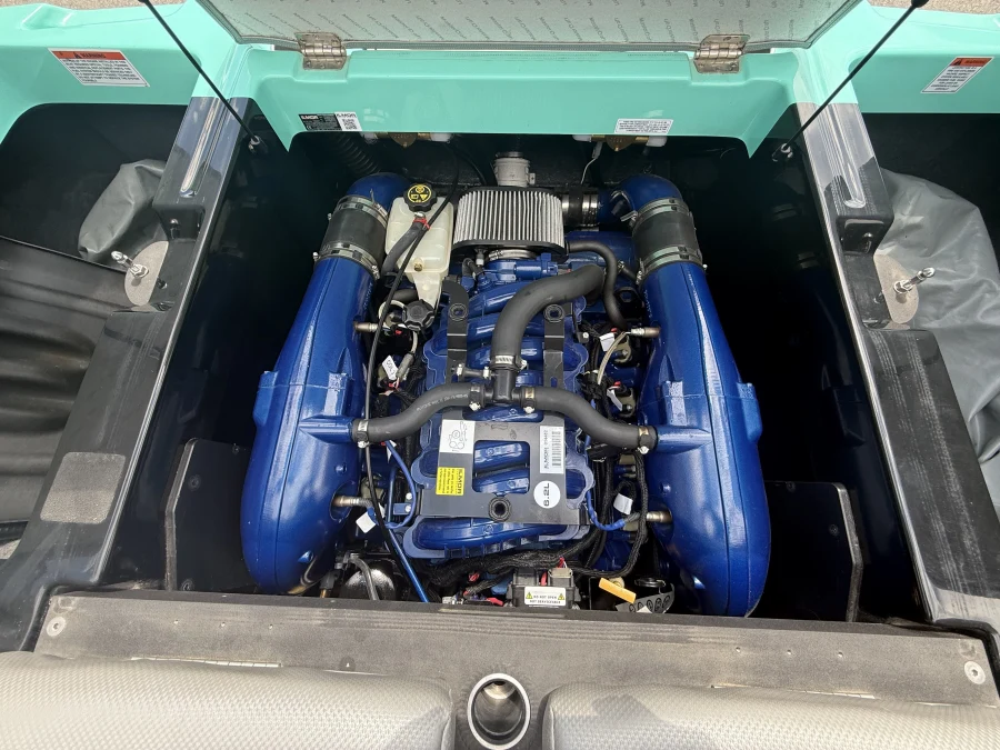 2017-mastercraft-xt23-136949-image20