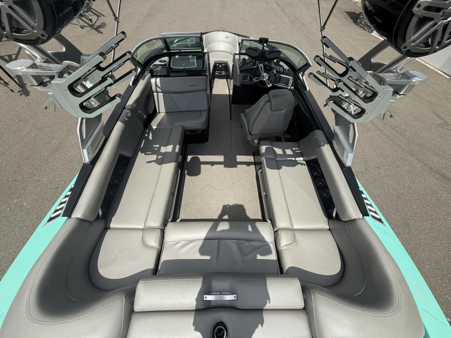 2017-mastercraft-xt23-136949-image22