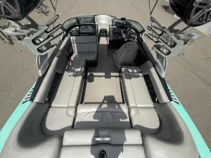 2017-mastercraft-xt23-136949-image22