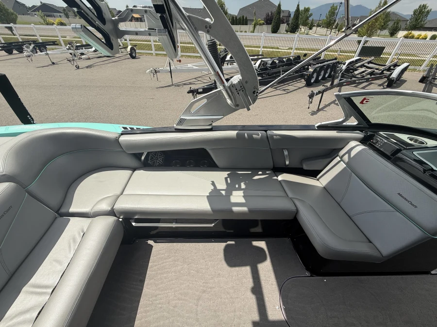 2017-mastercraft-xt23-136949-image23